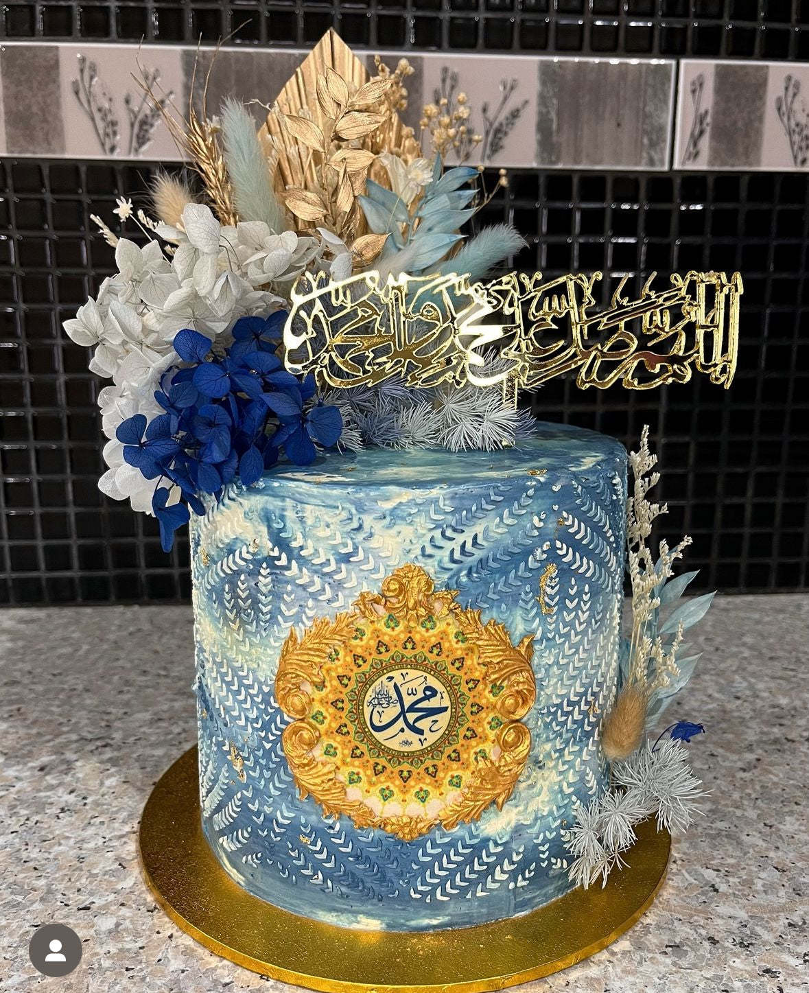 Cake topper